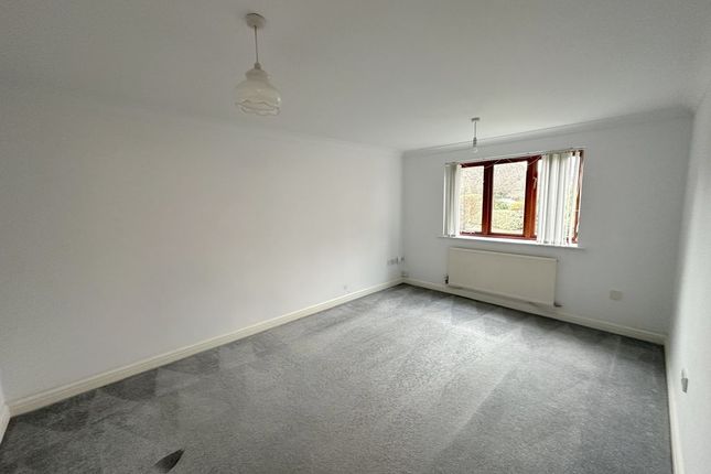 13, Weston Close, Potters Bar photo 3