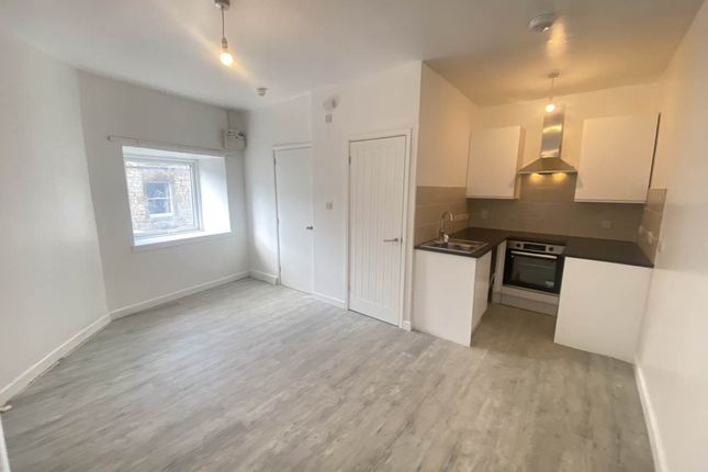 Flat to rent in Bath New Road, Radstock, Somerset