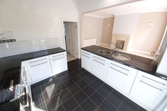 6A,, Shadwell Walk, West Yorkshire photo 2