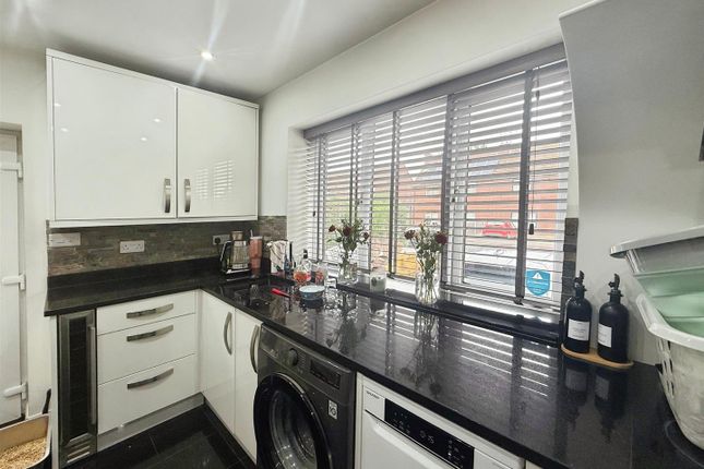 46, Blacksmith Lane, Chesterfield photo 2