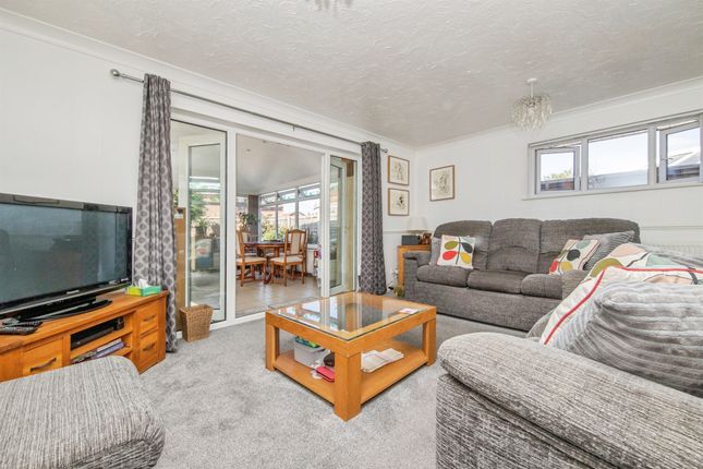 12, Holmwood Close, Clacton-On-Sea photo 2
