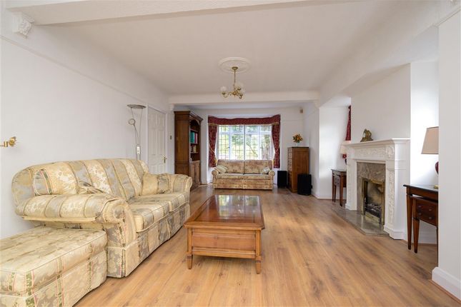 Oxshott Road, Leatherhead photo 3