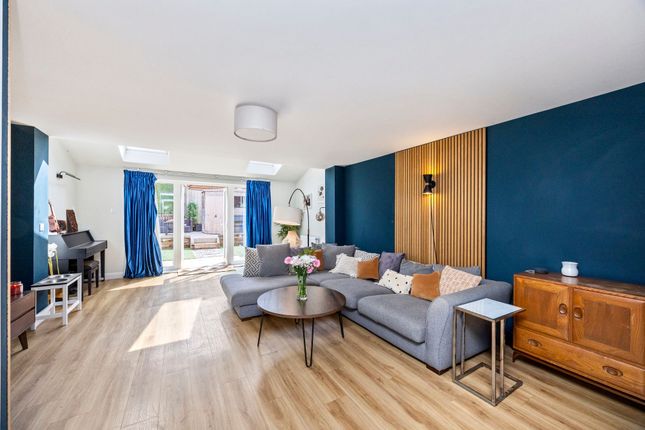 49 Fletcher Way, Henfield photo 3