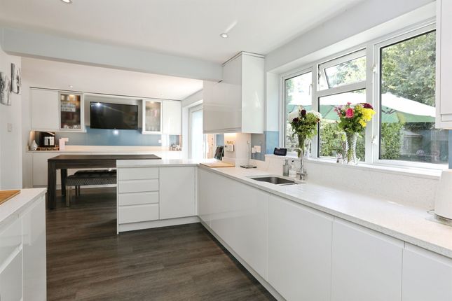 21, Merlin Way, EAST GRINSTEAD photo 2