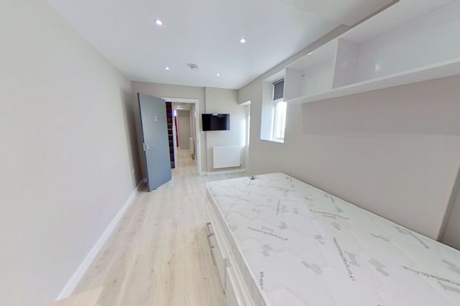 Kingsland Terrace, Treforest photo 3