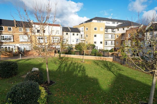 Flat for sale in Cottage Walk, Godalming