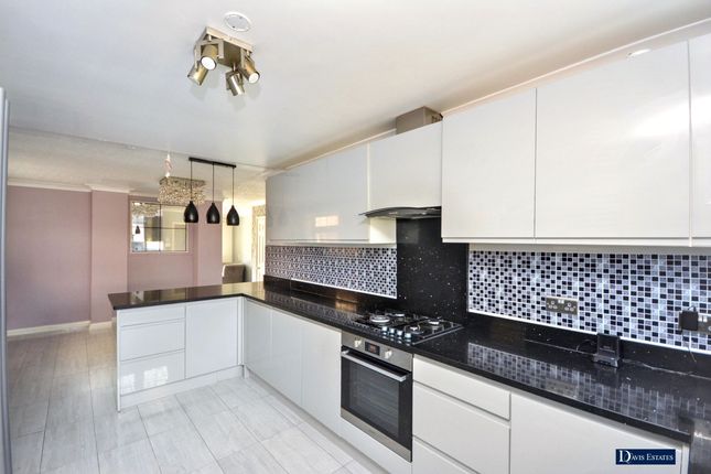 439 Brentwood Road, Romford photo 3