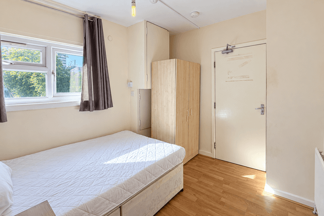 138 Chalkhill Road, Wembley photo 4