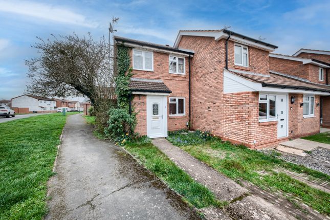 1, Carew Close, Stratford-upon-Avon photo 3