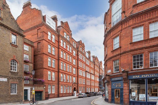 Thumbnail Flat to rent in Kensington Court Gardens, London