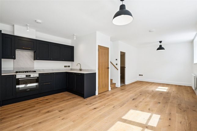 2, Brixtow Mews, London photo 4