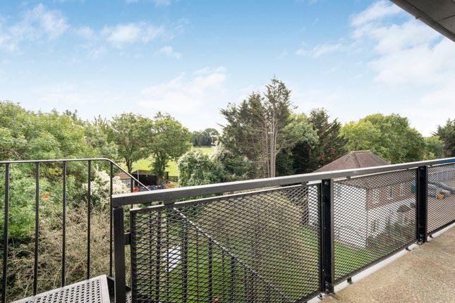 Flat for sale in Great West Road, Isleworth
