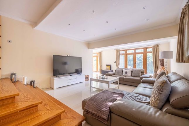 Russell House 5, Woodlands Close, Gerrards Cross photo 2