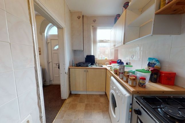 Terraced house to rent in Hall Grove, Hyde Park, Leeds