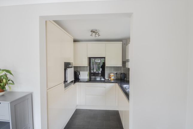 4, Barnhouse Close, Pulborough photo 2
