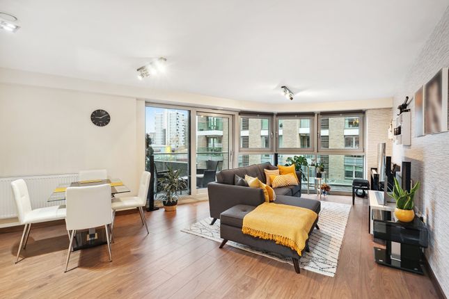 Flat for sale in Bridges Court, London