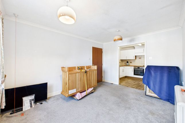 32, Christchurch Court, Ipswich photo 2