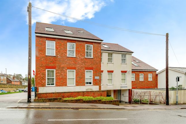 Thumbnail Flat for sale in Hooley Lane, Redhill