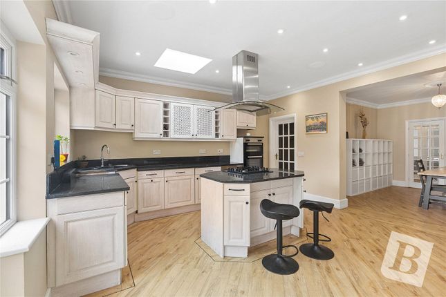 48, Eversleigh Gardens, Upminster photo 4