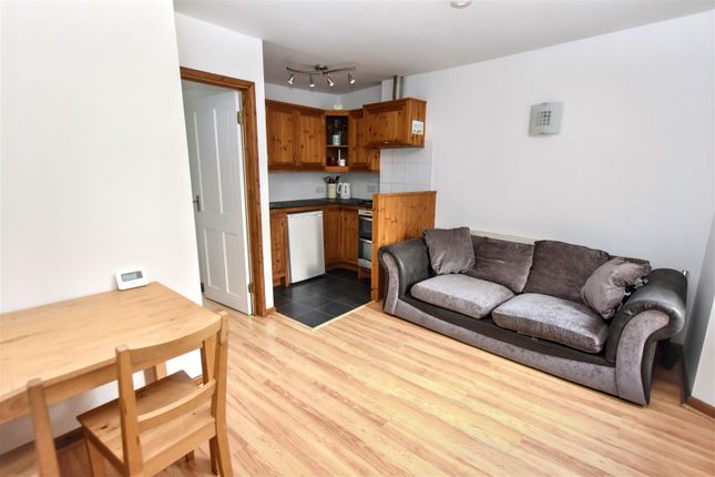 Flat 4, 74 Higher Fore Street, Redruth photo 3