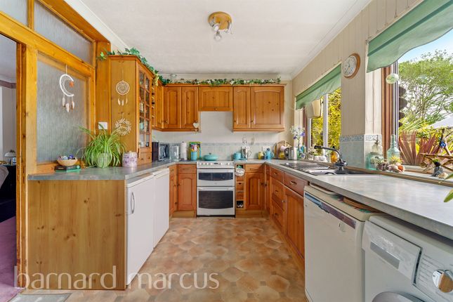 256, Hounslow Road, FELTHAM photo 2