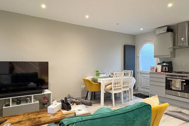 21, Carlisle Avenue, London photo 4
