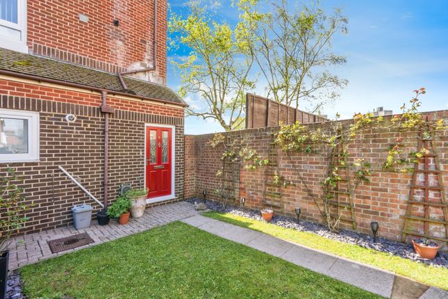 Flat for sale in Bridgeside Close, Portsmouth, Hampshire