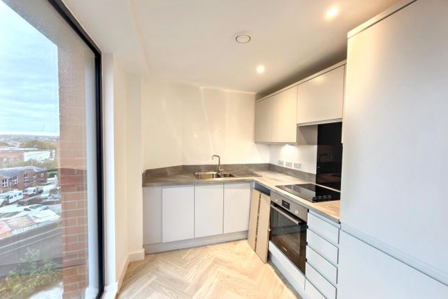 4 Ford Lane, Salford photo 2