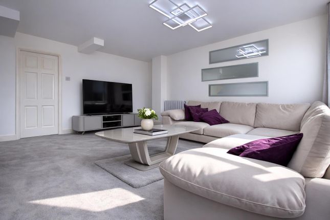 2-bed flat on 32, Watling Court, Elstree, £299,950