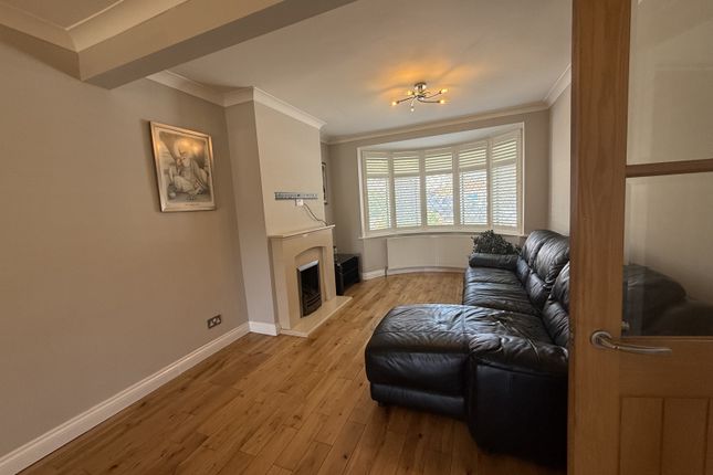 11 Sipson Lane, Harlington, Hayes photo 3