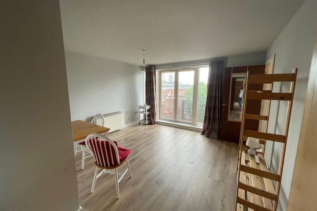 Flat to rent in Manor House Drive, Coventry