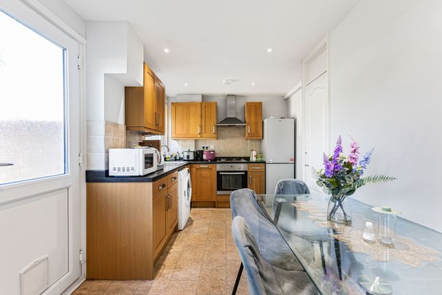 16, Watling View, St Albans photo 5