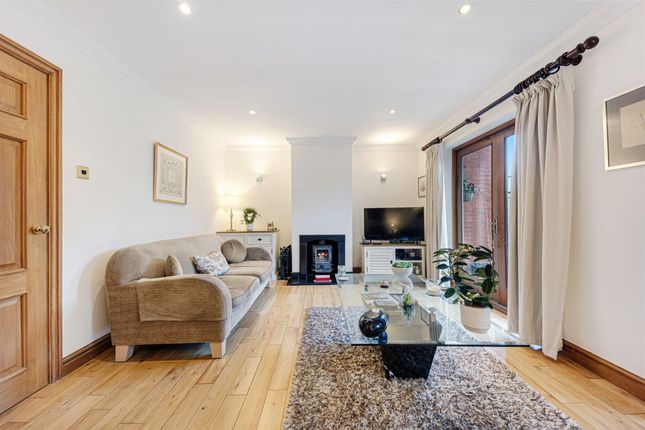7 Brook House Court Lakeside Road, Lymm photo 3