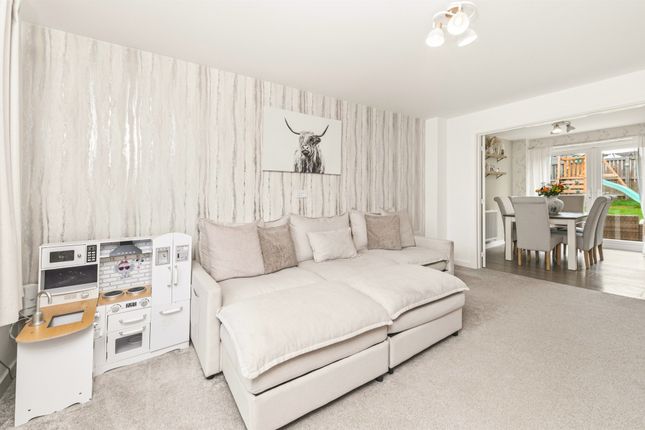 1, Fieldway Rise, Huddersfield photo 3