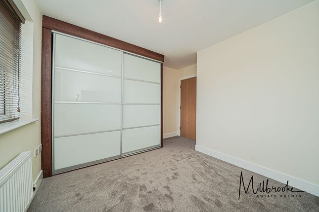 19 Ruskin Court, Bolton photo 4