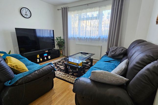 7, Third Avenue, Wembley photo 2