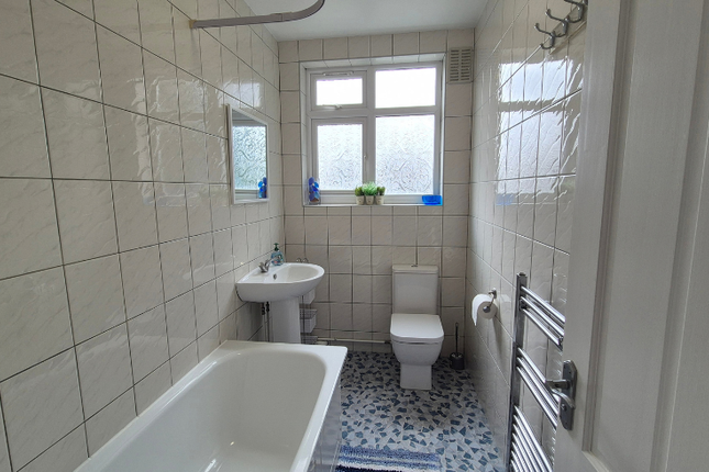 14a, Fairlop Court, Fairlop Road, Leytonstone photo 4