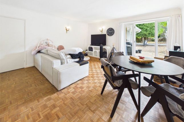 11,, Arlington Close, East Twickenham photo 2