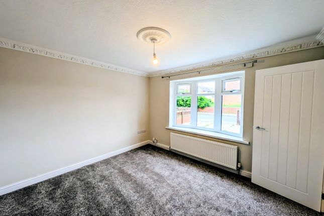 11, Birch Road, Wakefield photo 4