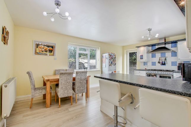 17, Monks Close, Ruislip photo 3