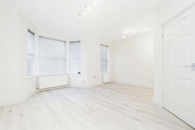 Studio flat on High Road, High Road, £1,250/mo