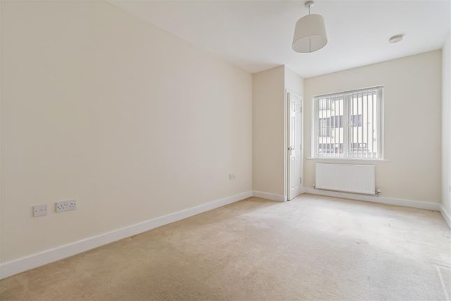 Flat 2, 19 Hawke House, Eirene Road, Worthing photo 3