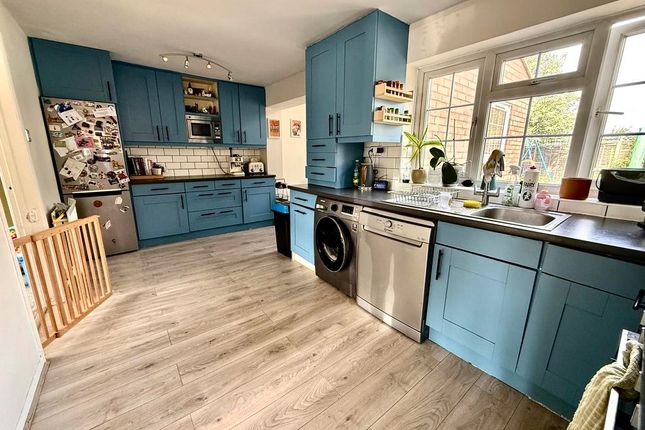 58, Hillcroft, Dunstable photo 2