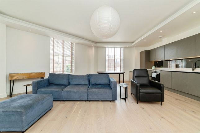 Flat 19, Theodores Place, Stonehills, Welwyn Garden City photo 4