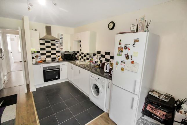 Flat for sale in Pavilion Way, Edgware