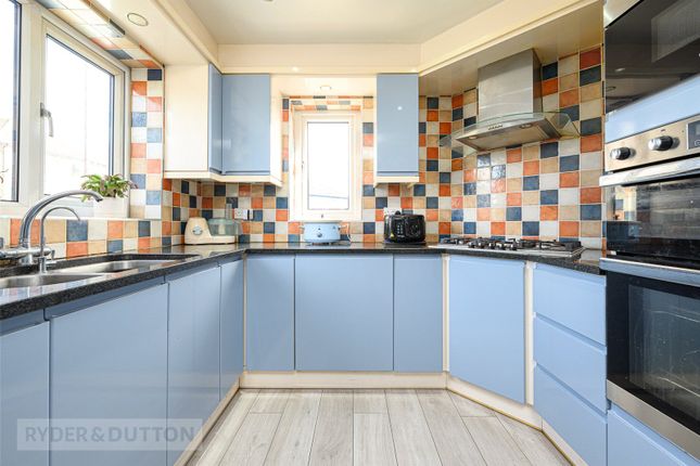 2, Deer Croft Crescent, West Yorkshire photo 3