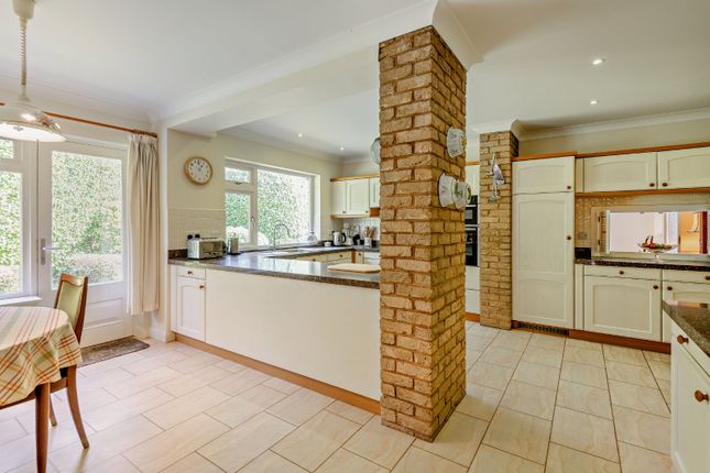 18, Chanctonbury Drive, Berkshire photo 3