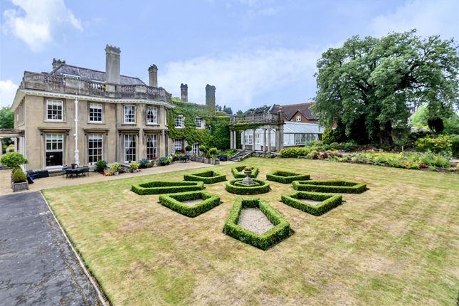 Flat for sale in St. Leonards Street, West Malling