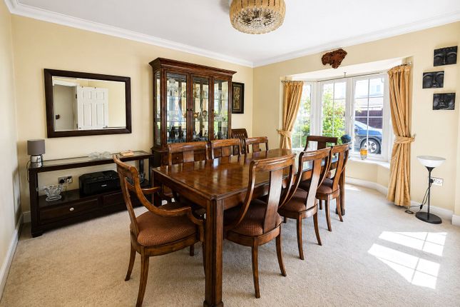 3, Oakview Gardens, Greater London photo 3