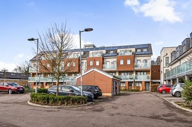 Thumbnail Flat for sale in Cromie Close, London